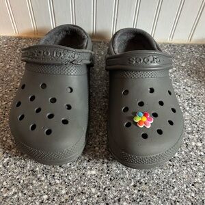 Gray Crocs With Fur Lining, Size 8